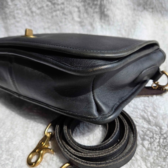 Pre-1994 Vintage Coach Dark Navy convertible clutch with Brass hardware - Picture 8 of 10